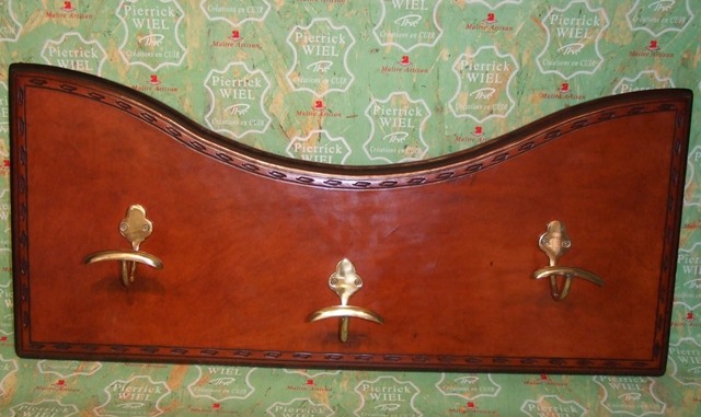 Porte manteau en cuir